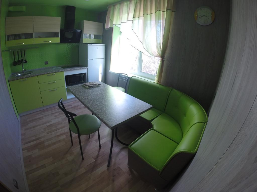 Apartmens On Khabarovskaya Apartment Кривой Рог Екстериор снимка